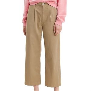 NWT Pleated Wide leg Levi’s